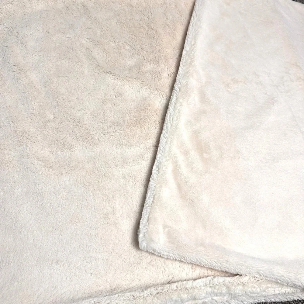 2 Pottery Barn Ivory Faux Fur Square Pillow Cover 24x24 Cream Soft Cozy Plush